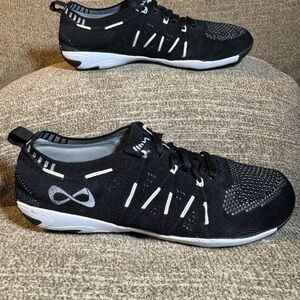 Nfinity Flyte Night cheer shoes Size 7.5